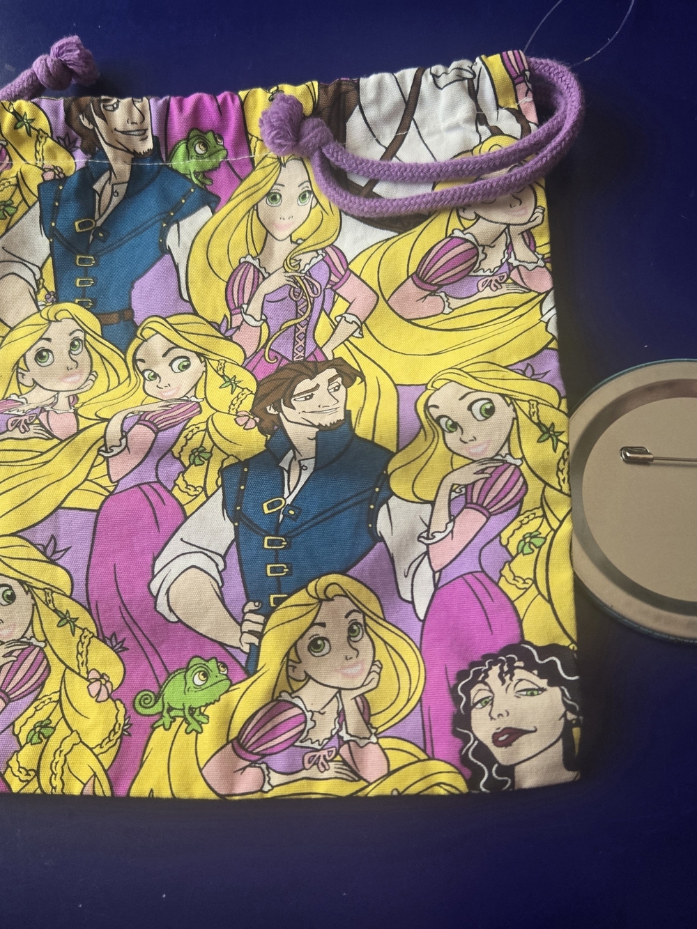 Rapunzel Print Drawstring Bag & Flynn Rider Button - Picture 2 of 3